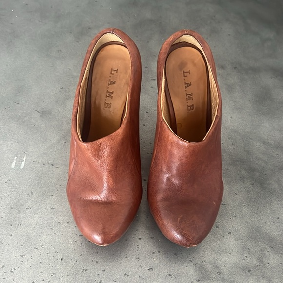 Very Unique L.A.M.B. Leather Wedges - Picture 2 of 6